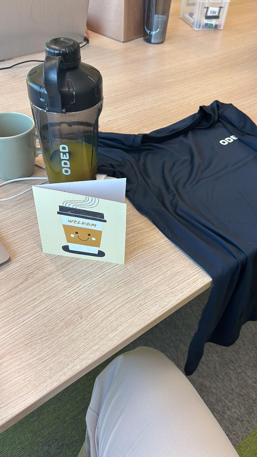 Ontvangst cadeau van de stage bij Oded